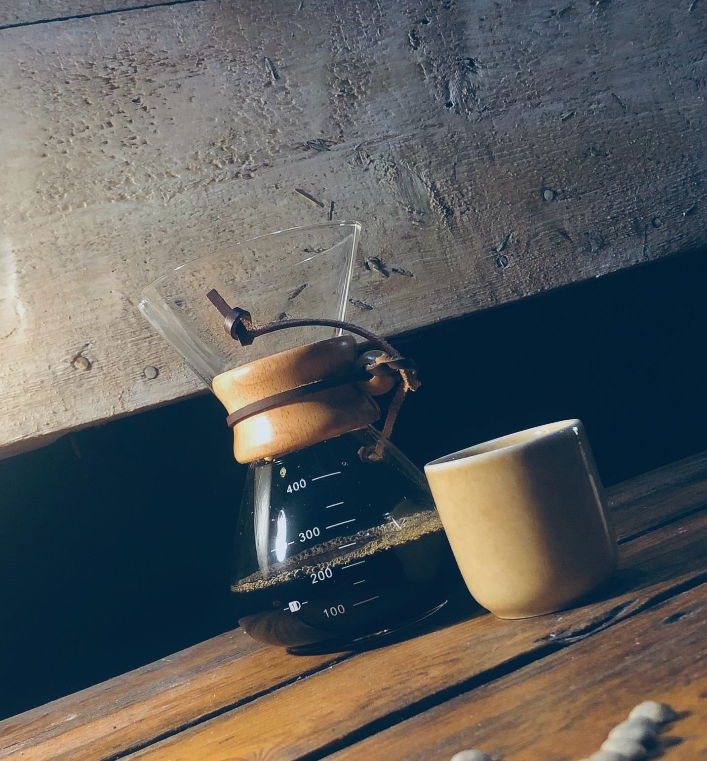 Chemex method brewing coffee